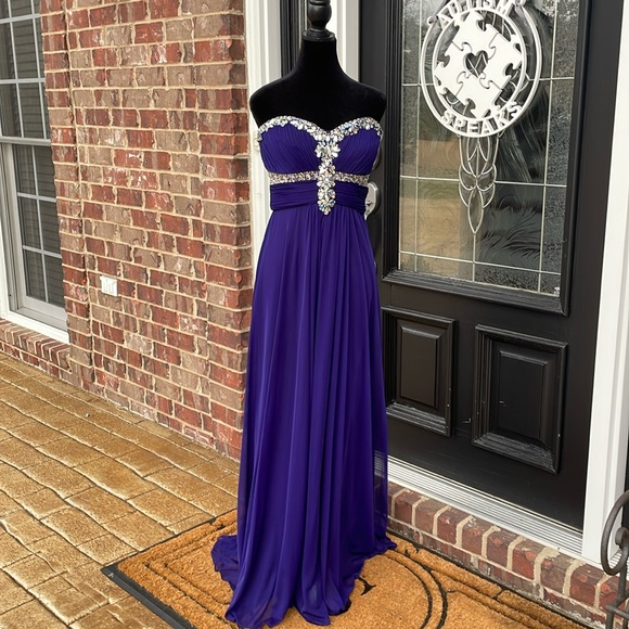 💜Cach’e beaded goddess formal 💜 - Picture 1 of 9
